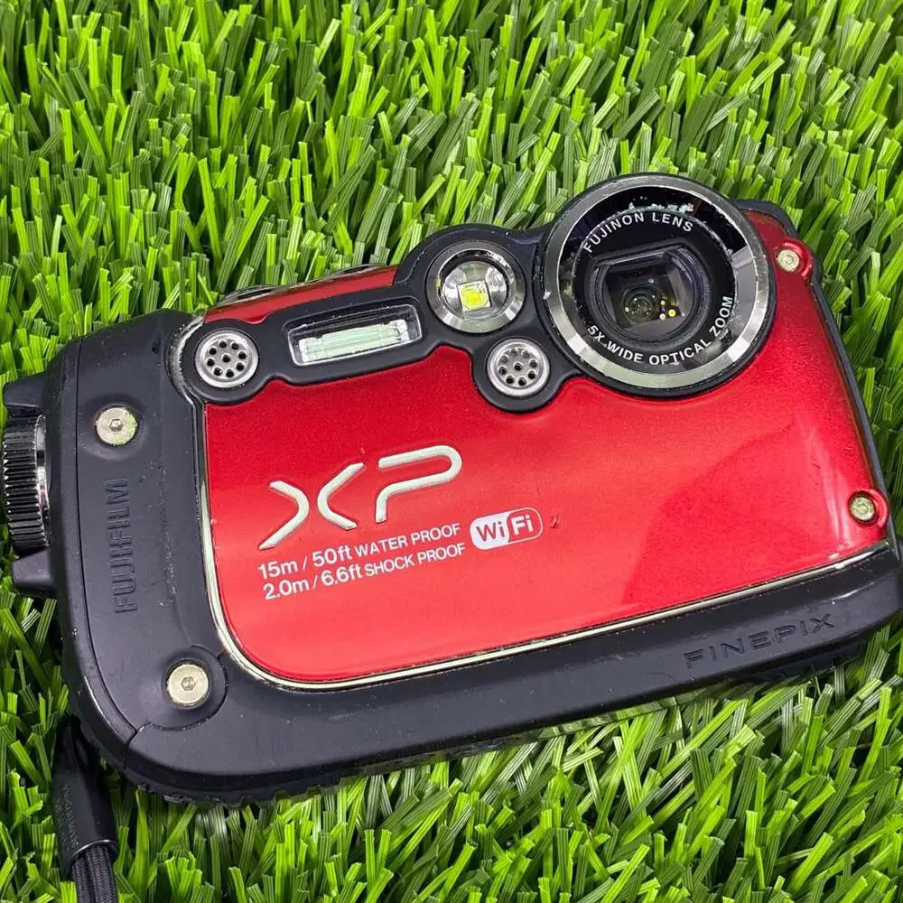 Fujifilm FinePix XP200 Waterproof Digital Camera with Battery, Charger, and 16GB